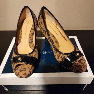 New Karen Scott leopard heels pumps